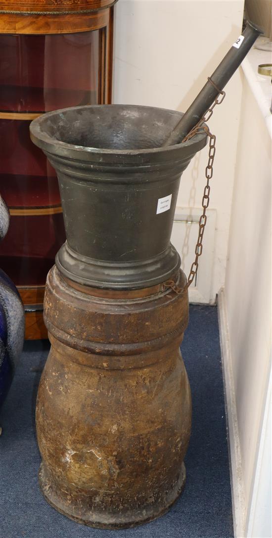 A heavy 19th century bronze mortar and pestle, on stand height 86cm excl. pestle